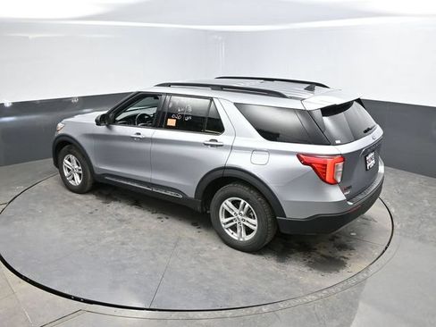 Used 2024 Ford Explorer XLT w/ Equipment Group 202A AWD/4WD image 41
