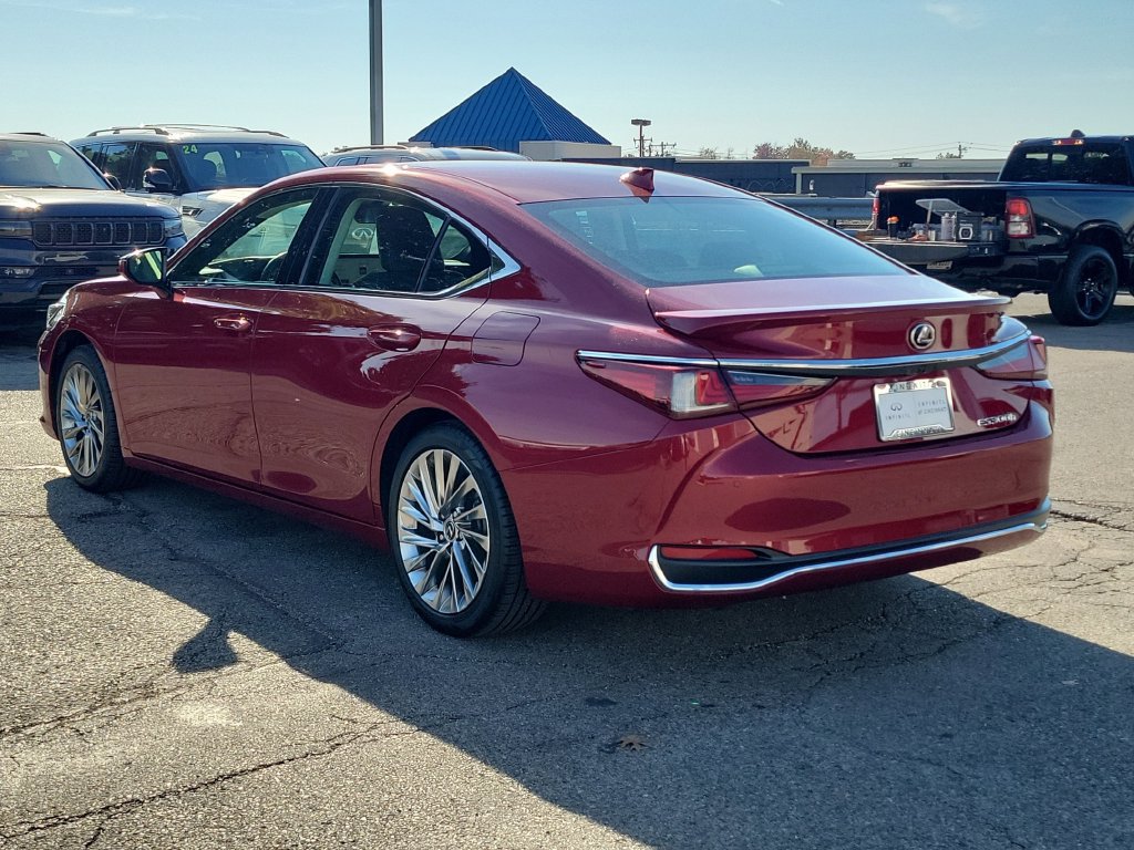 Used 2023 Lexus ES 300h w/ Accessory Package (Z2) FWD image 3