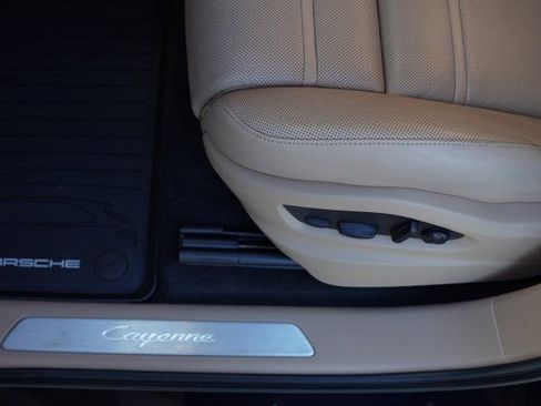 Used 2023 Porsche Cayenne image 11