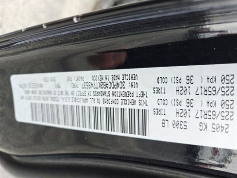 Used 2019 Dodge Journey SE image 28