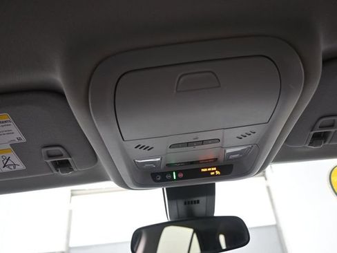 Used 2021 Chevrolet Equinox LT image 12