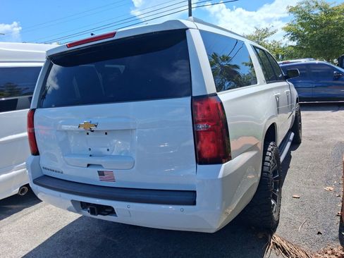Used 2019 Chevrolet Suburban LT RWD image 6