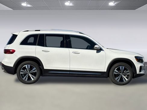 New 2025 Mercedes-Benz GLB 250 4MATIC image 8