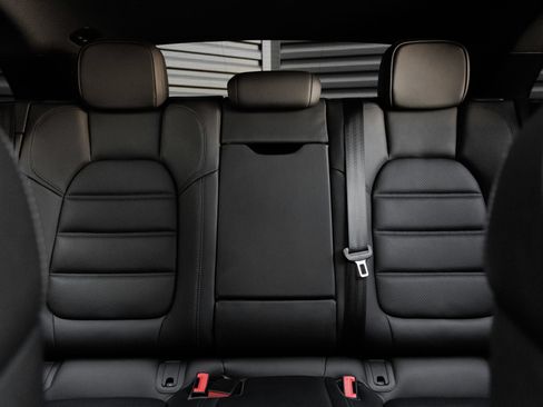 Certified 2026 Porsche Macan AWD/4WD image 24