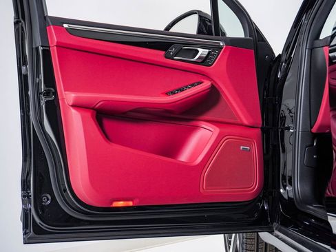 New 2026 Porsche Macan image 25