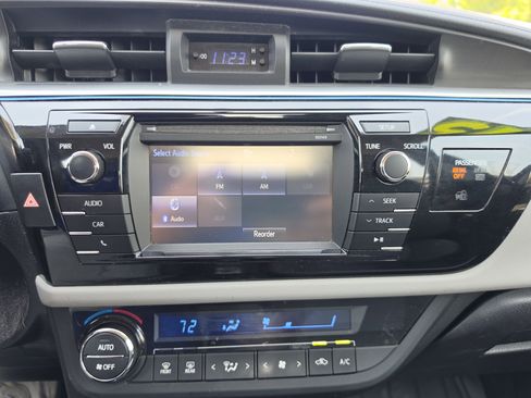 Used 2015 Toyota Corolla LE FWD image 19