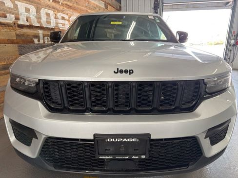 Used 2023 Jeep Grand Cherokee Altitude image 6