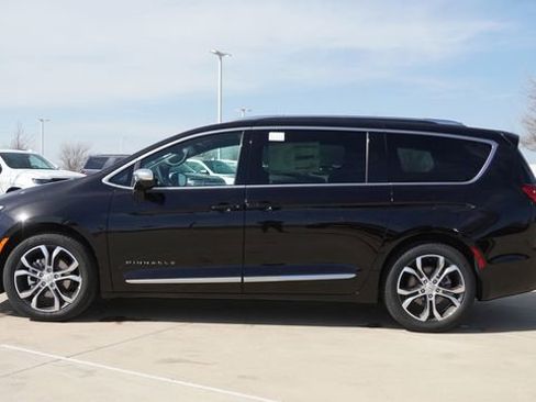 New 2026 Chrysler Pacifica Pinnacle FWD image 6