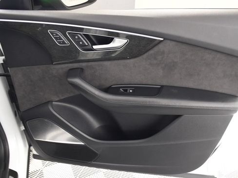 Used 2019 Audi Q8 Prestige w/ Luxury Package AWD/4WD image 18