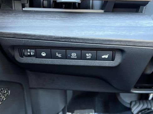 Used 2024 Nissan Ariya AWD image 23