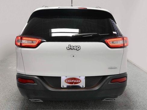 Used 2018 Jeep Cherokee Latitude FWD image 5