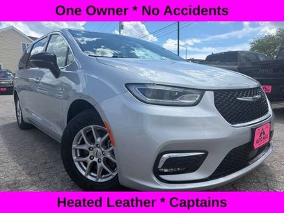 Used 2024 Chrysler Pacifica Touring-L