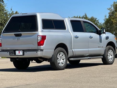 Used 2017 Nissan Titan SV AWD/4WD image 4