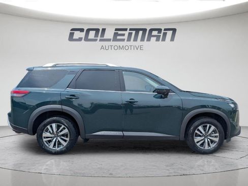 Used 2025 Nissan Pathfinder SL AWD/4WD image 4