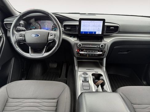 Used 2020 Ford Explorer XLT w/ Comfort Package image 12
