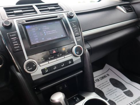Used 2014 Toyota Camry SE w/ Leather Package FWD image 63