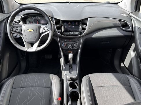 Certified 2022 Chevrolet Trax LT w/ LT Convenience Package image 13