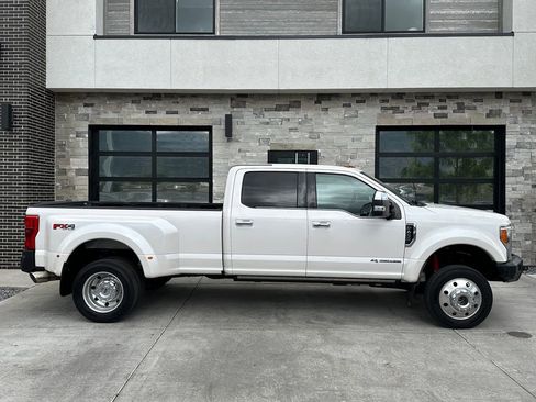 Used 2017 Ford F450 Platinum w/ Platinum Ultimate Package AWD/4WD image 2