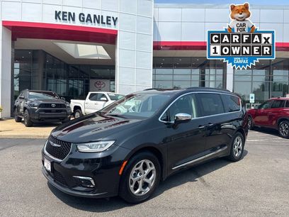 Used 2023 Chrysler Pacifica Limited