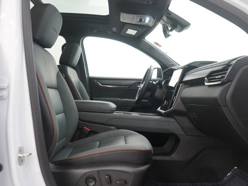 Used 2024 GMC Acadia AT4 w/ Super Cruise Package image 12