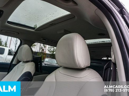 Used 2025 Kia Carnival SX Prestige image 18