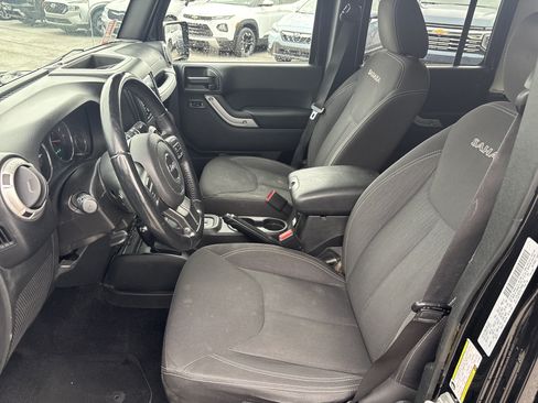 Used 2017 Jeep Wrangler Unlimited Sahara AWD/4WD image 12