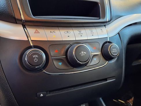 Used 2019 Dodge Journey SE w/ Premium Group image 9