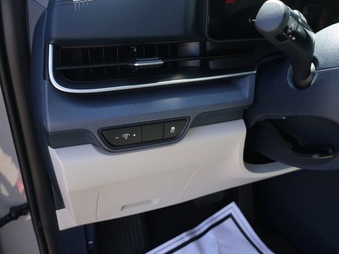 New 2026 Kia Carnival EX FWD image 24