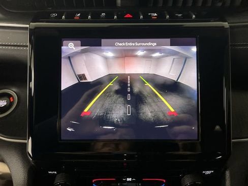 Used 2024 Jeep Grand Cherokee Laredo image 14