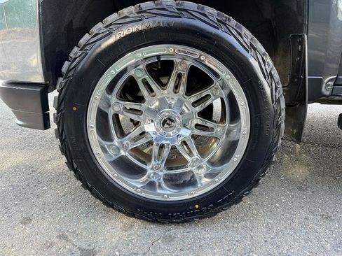 Used 2018 Chevrolet Silverado 1500 LT w/ All Star Edition AWD/4WD image 9