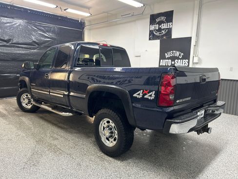 Used 2005 Chevrolet Silverado 2500 LS w/ Skid Plate Package image 4