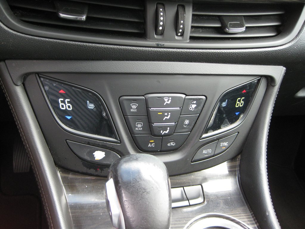 Used 2019 Buick Envision Essence FWD image 17
