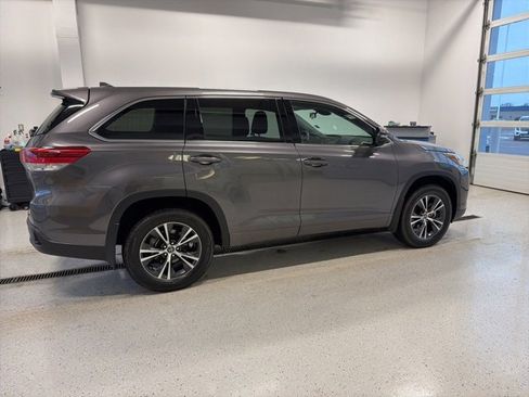 Used 2017 Toyota Highlander Plus image 8
