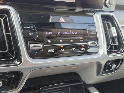 Used 2022 Kia Sorento SX w/ Panoramic Sunroof Package AWD/4WD image 19