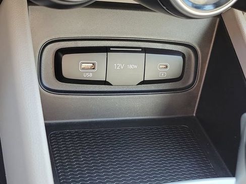 Used 2025 Hyundai Venue SEL FWD image 13