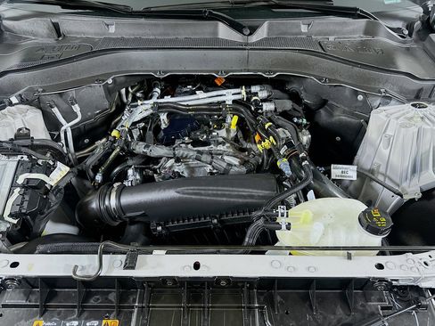 Used 2025 Ford Explorer Active RWD image 35