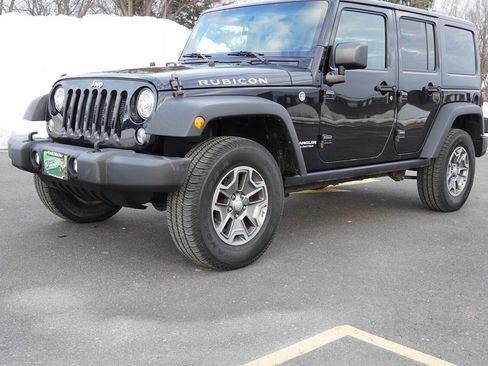 Used 2017 Jeep Wrangler Unlimited Rubicon w/ Cold Weather Group image 11