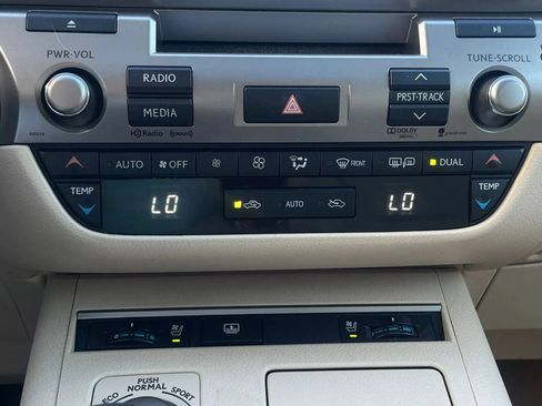 Used 2013 Lexus ES 350 w/ Luxury Pkg FWD image 18