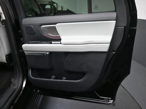 Certified 2025 Ford Expedition Max Platinum w/ Driver's Package AWD/4WD image 28