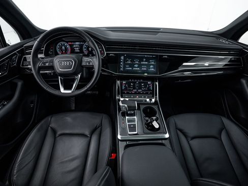 Certified 2025 Audi Q7 Premium w/ Convenience Package image 8