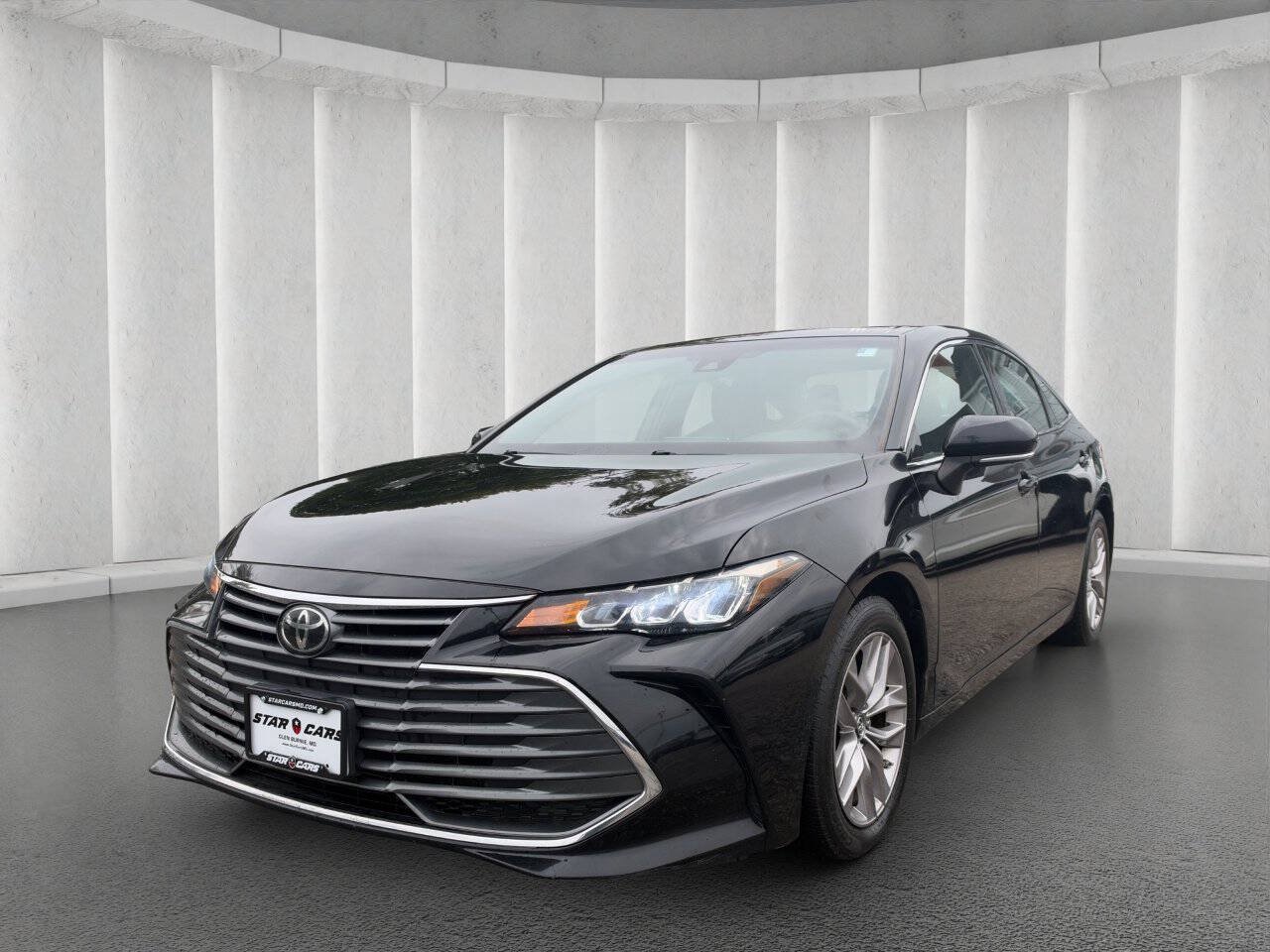 Used 2019 Toyota Avalon XLE w/ Moonroof Package FWD image 1
