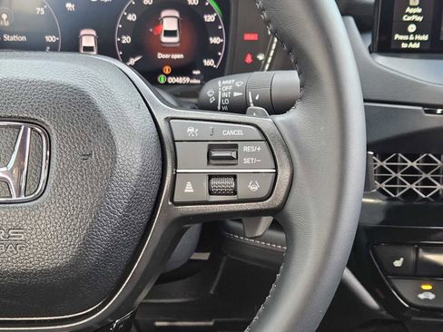 Used 2025 Honda Accord Sport image 28