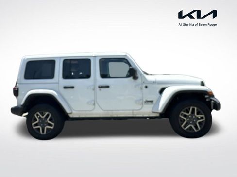 Used 2025 Jeep Wrangler Unlimited Sahara AWD/4WD image 1