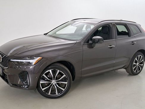 Certified 2025 Volvo XC60 B5 Plus AWD/4WD image 3