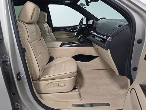 Used 2023 Cadillac Escalade Premium Luxury AWD/4WD image 12