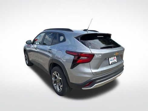 Used 2025 Chevrolet Trax LT w/ LT Convenience Package FWD image 8