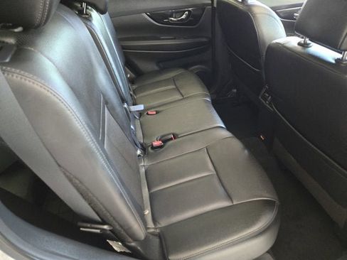 Used 2019 Nissan Rogue SL w/ Premium Package image 8