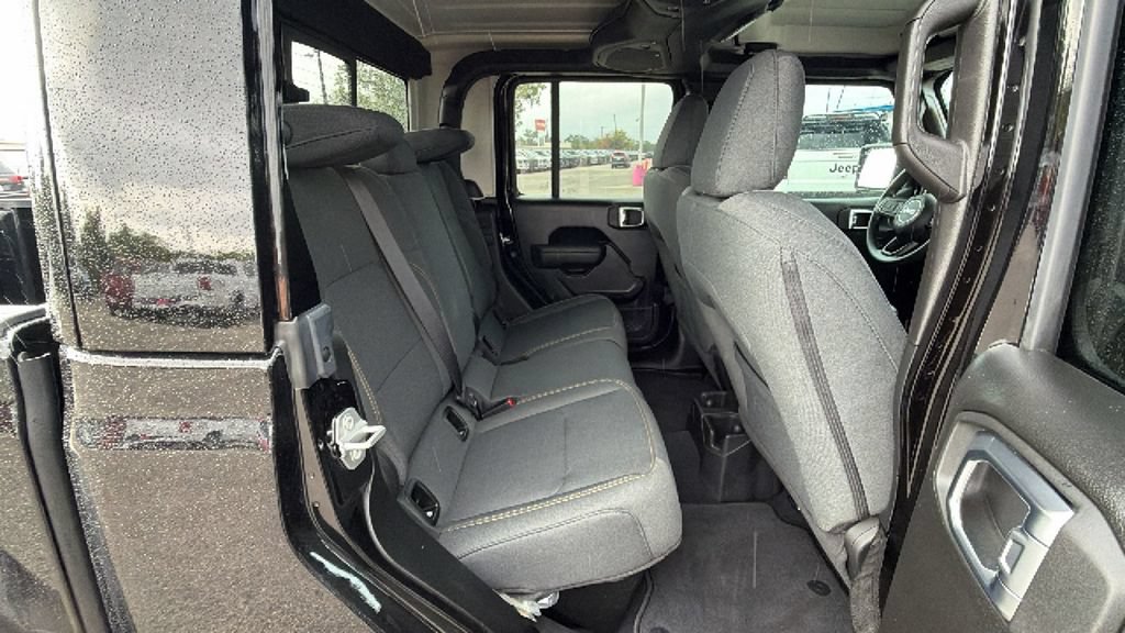 Used 2025 Jeep Gladiator Sport AWD/4WD image 29