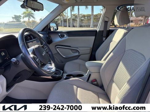 Certified 2023 Kia Soul EX image 11