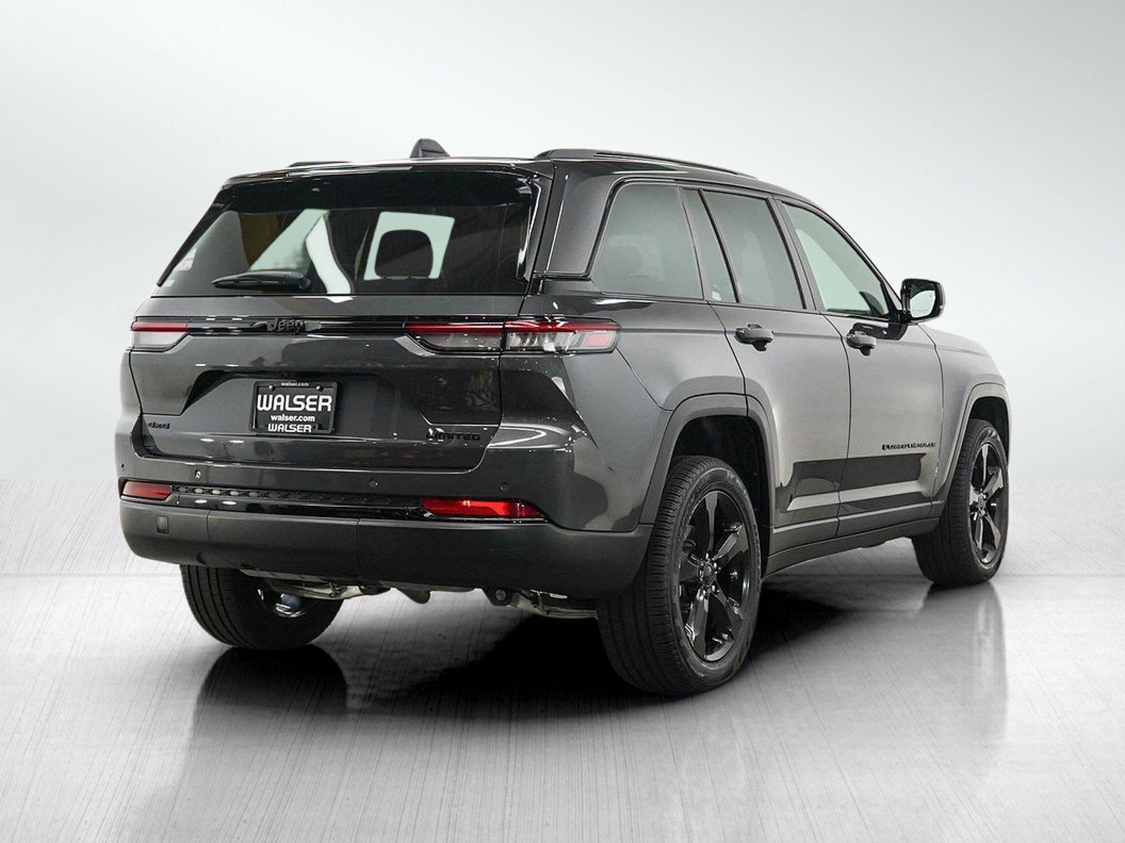 Used 2024 Jeep Grand Cherokee Limited w/ Black Appearance Package AWD/4WD image 5